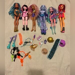 Large lot of Monster High G3 dolls